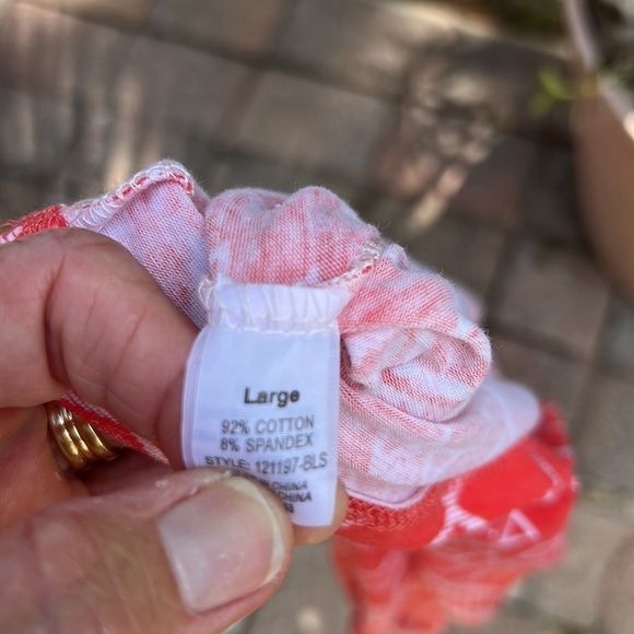 Poof A fun orange and white top. Straps come together and back in a Y shape. - Picture 10 of 11